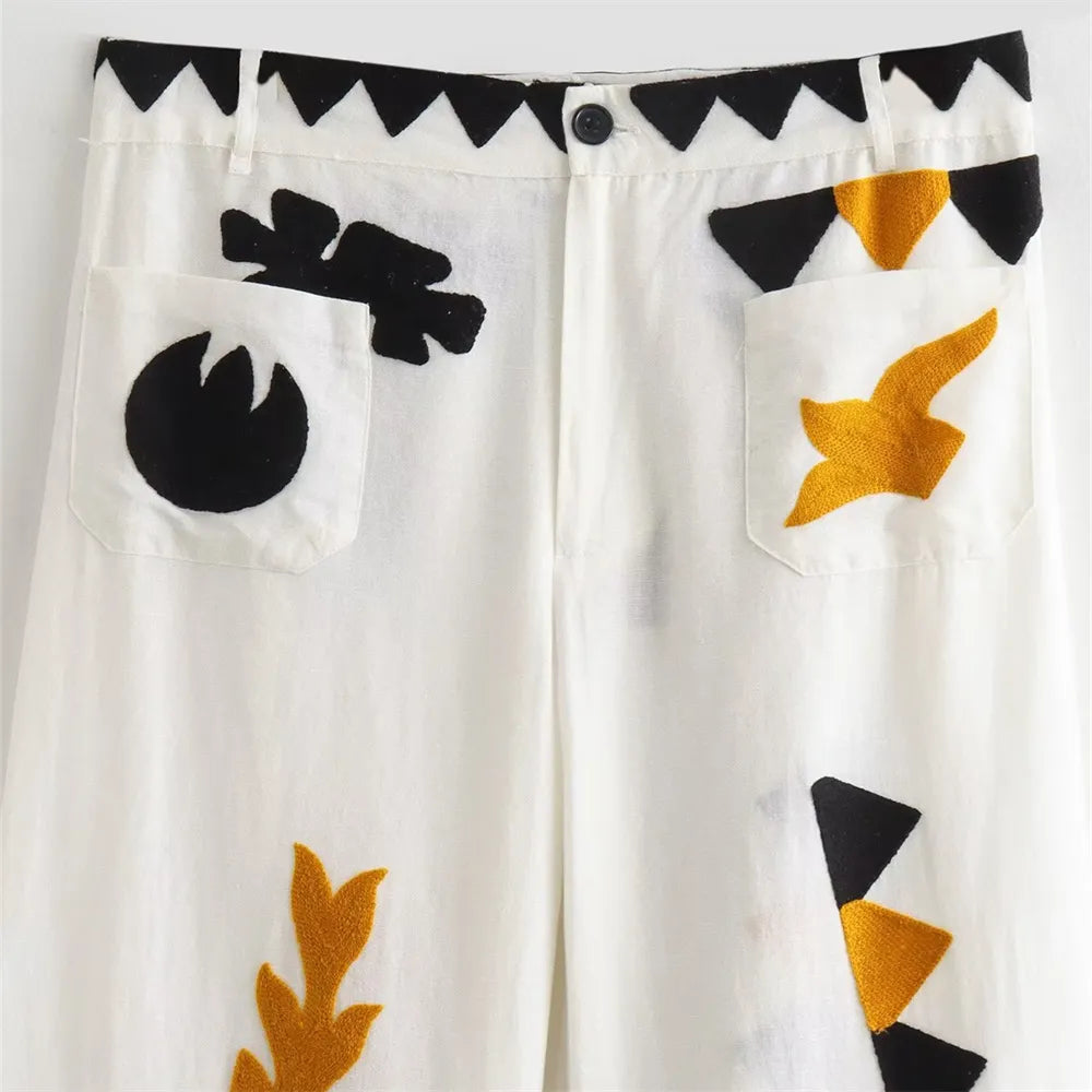 Calça Pantacourt Bordada Flávia